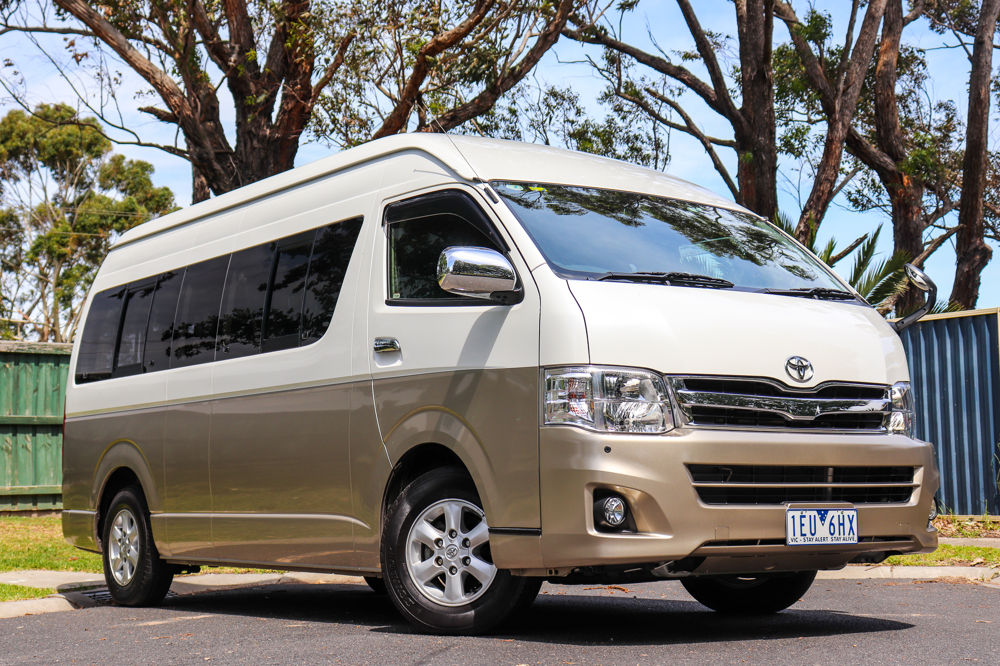 Toyota hiace 2012