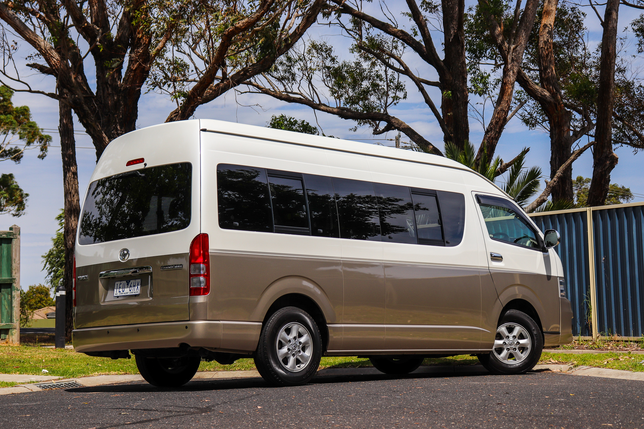 2012 Toyota Hiace Grand Cabin LWB Auto – Find Me Cars