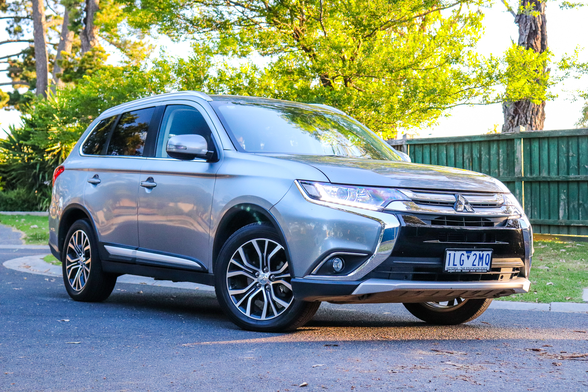 Mitsubishi outlander 2017 года